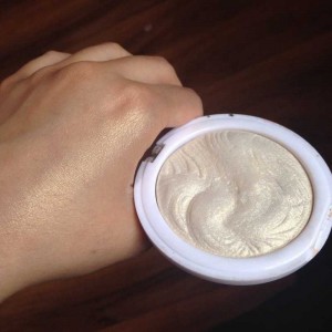 MUA Shimmer Highlighting Powder - Iridescent Gold 8,5gr HIGHLIGHTER